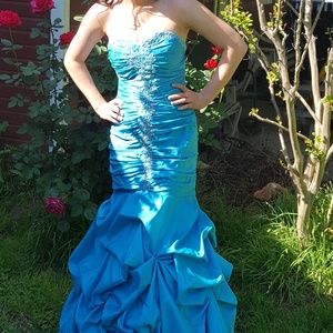 Beautiful prom dress.